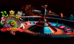 innlay7777 မိုဘိုင်းအက်ပ် ကို Myanmar ဖုန်းတွင် ဖွင့်ကာ Live Casino ကစားနေသောပုံ